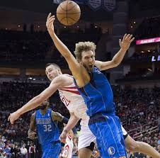 前河北队门将王年将成拍戏时被打伤，眼角被打开缝了三针