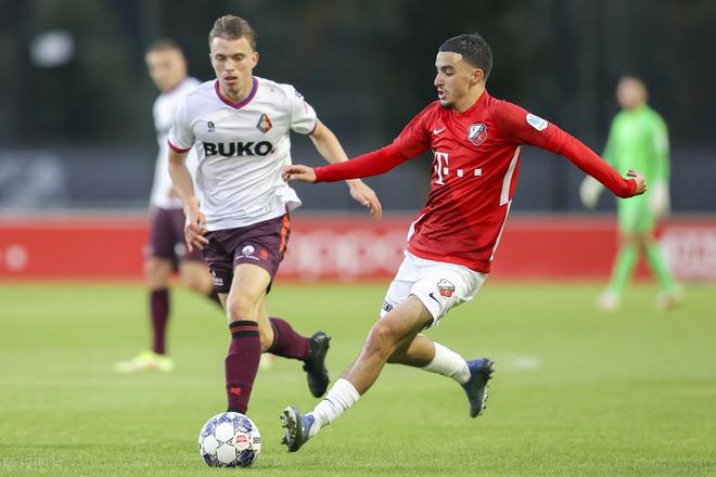 挥官而著称 挥官而著称